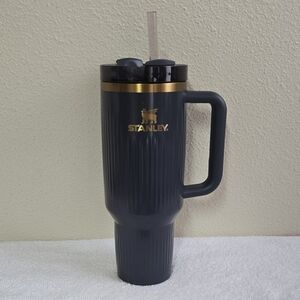 Stanley The Quencher Fluted Texture Tumbler Blue Gray Gold Trim 40oz